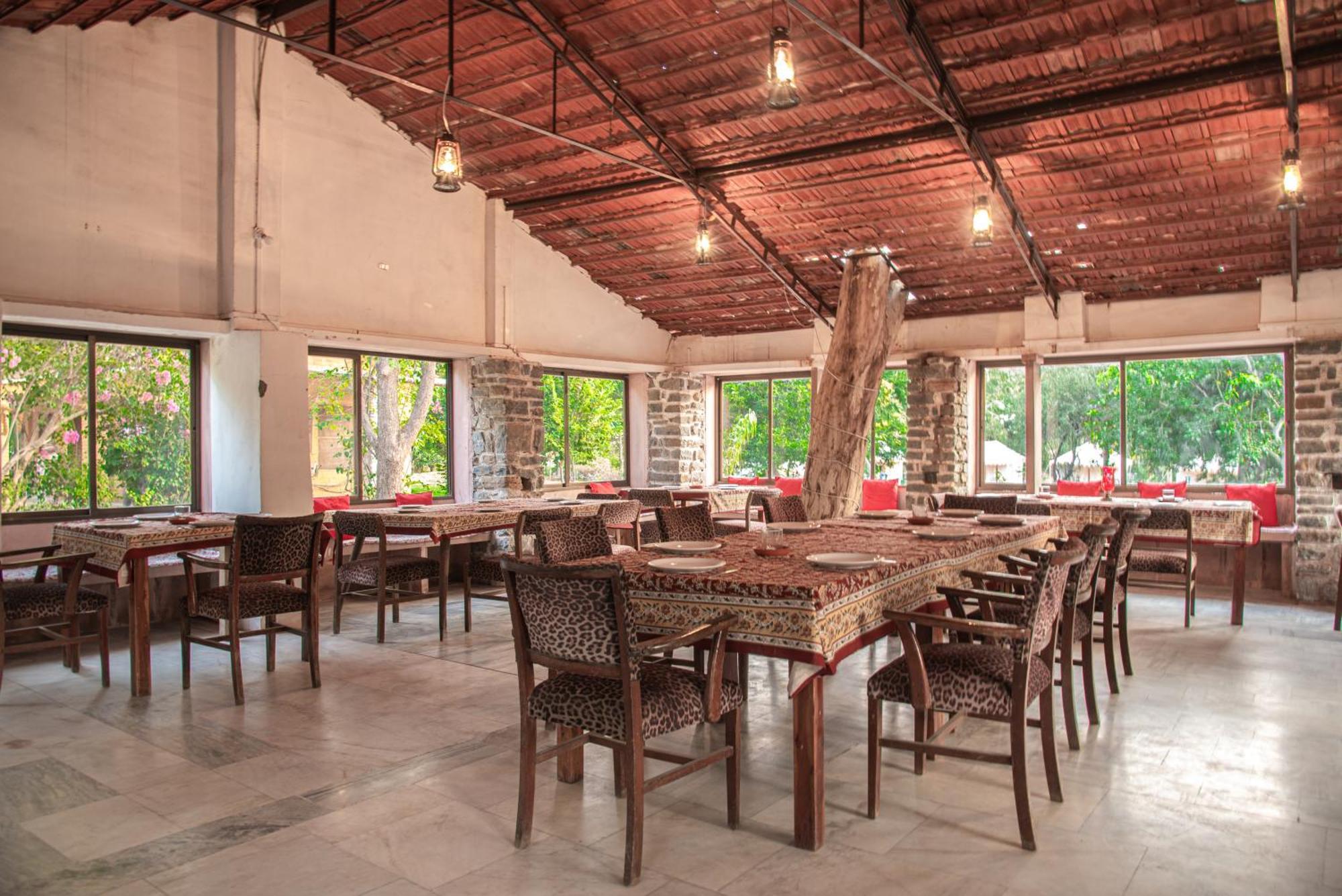 Shivika Lake Hotel Ranakpur Sadri Ngoại thất bức ảnh
