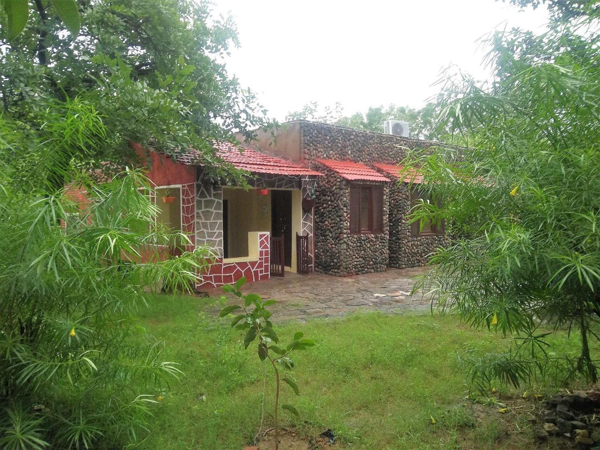 Shivika Lake Hotel Ranakpur Sadri Ngoại thất bức ảnh