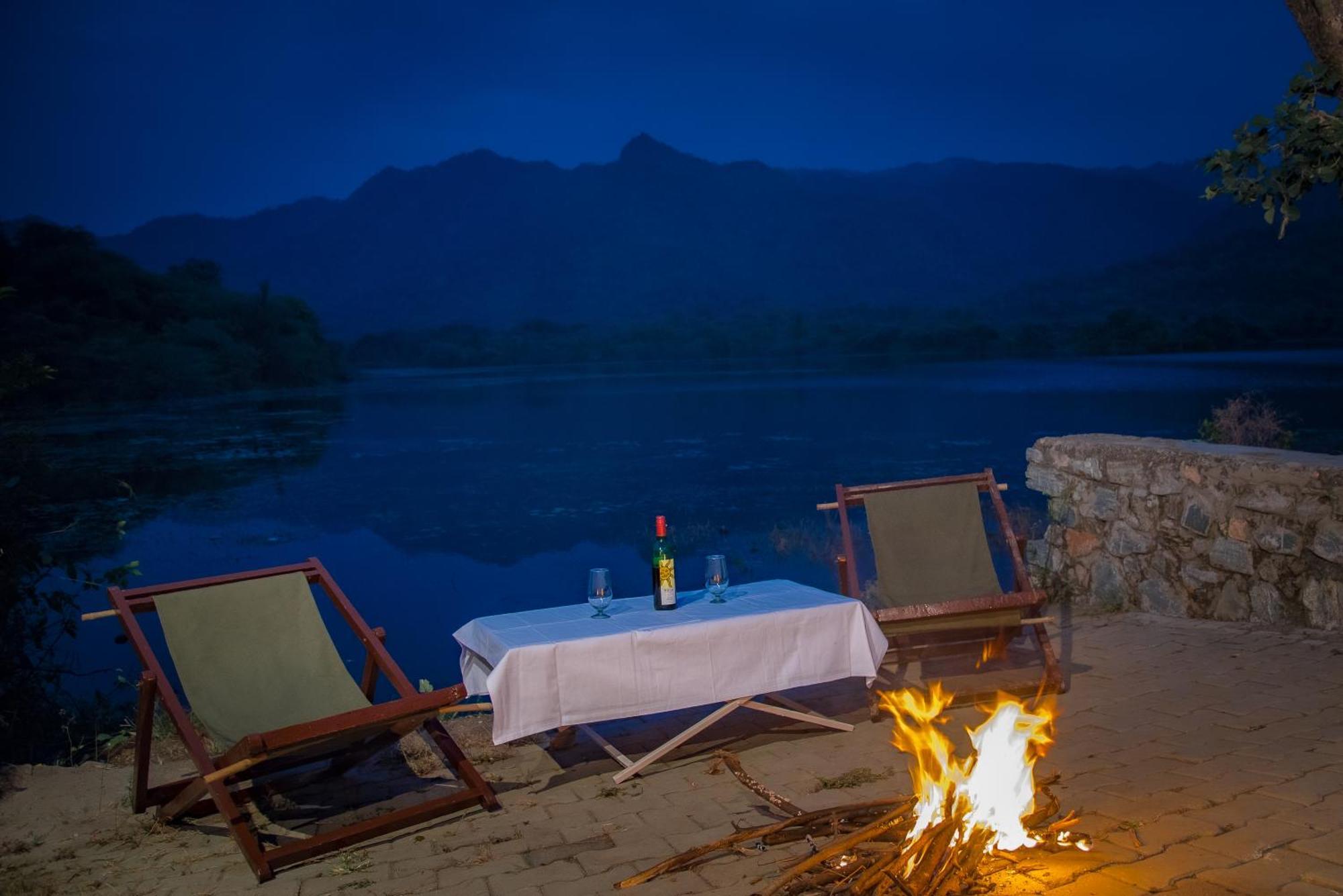 Shivika Lake Hotel Ranakpur Sadri Ngoại thất bức ảnh