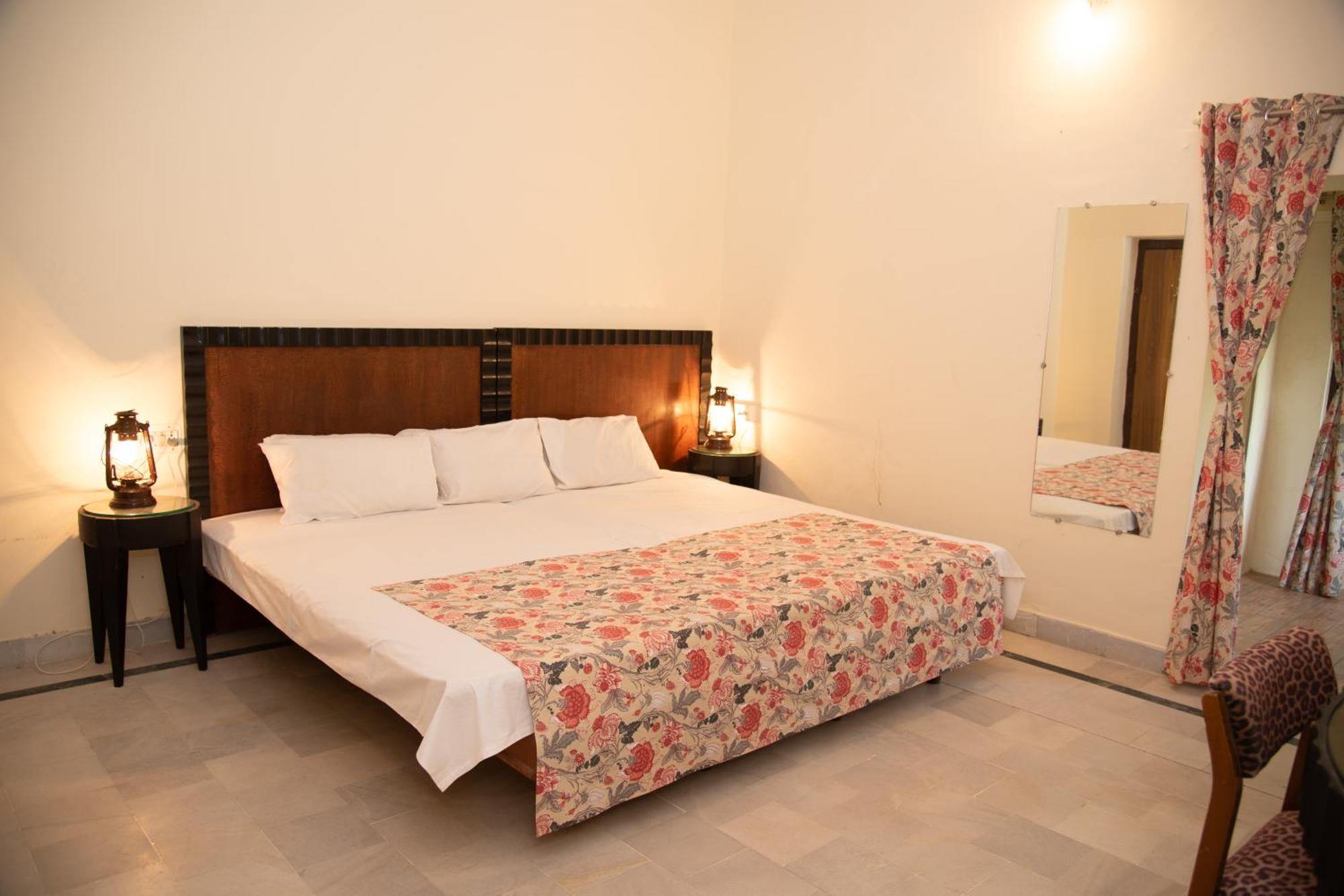 Shivika Lake Hotel Ranakpur Sadri Ngoại thất bức ảnh
