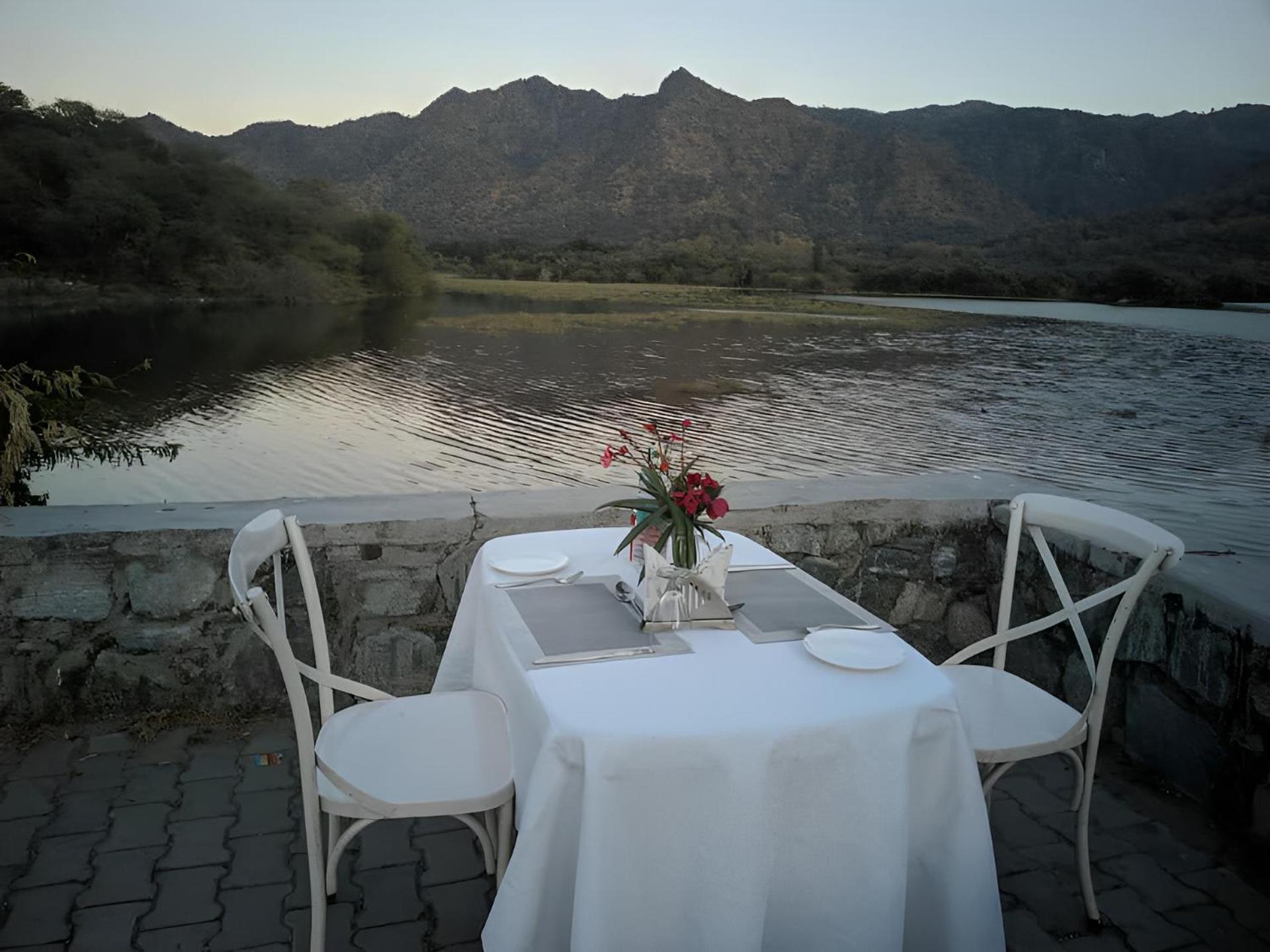 Shivika Lake Hotel Ranakpur Sadri Ngoại thất bức ảnh